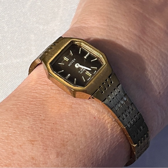 Novex watch tiger eye inspired face gold tone hardware unique joint band unisex - Picture 3 of 10